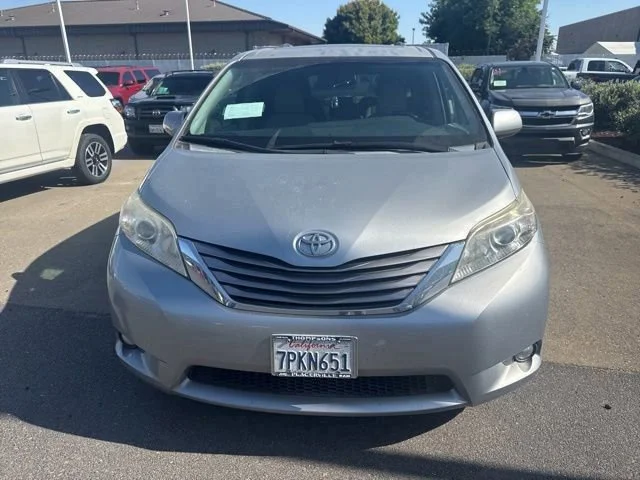 Used 2015 Silver Sky Metallic Toyota XLE image 3