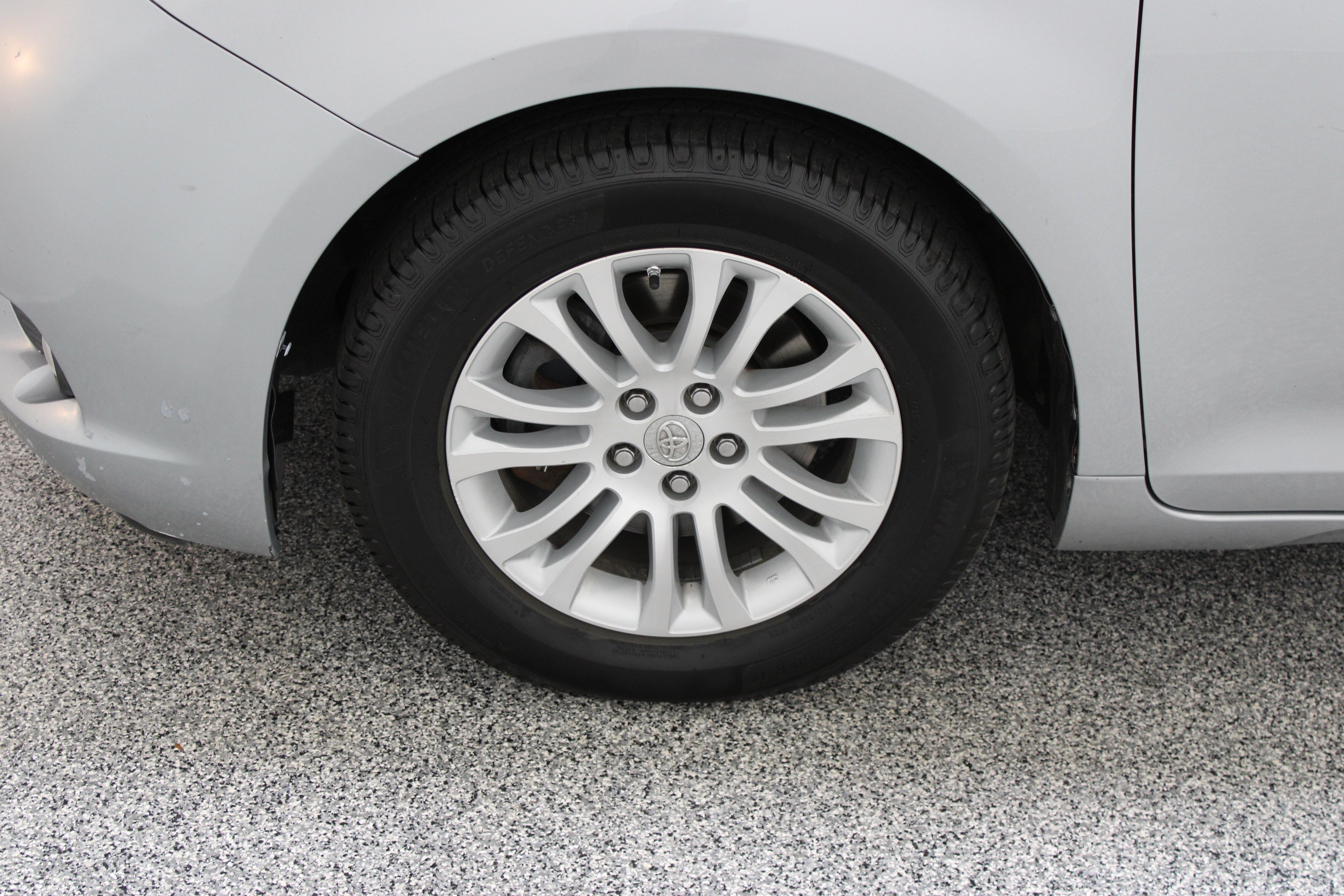 Used 2015 Silver Sky Metallic Toyota XLE Premium 3.5L image 11