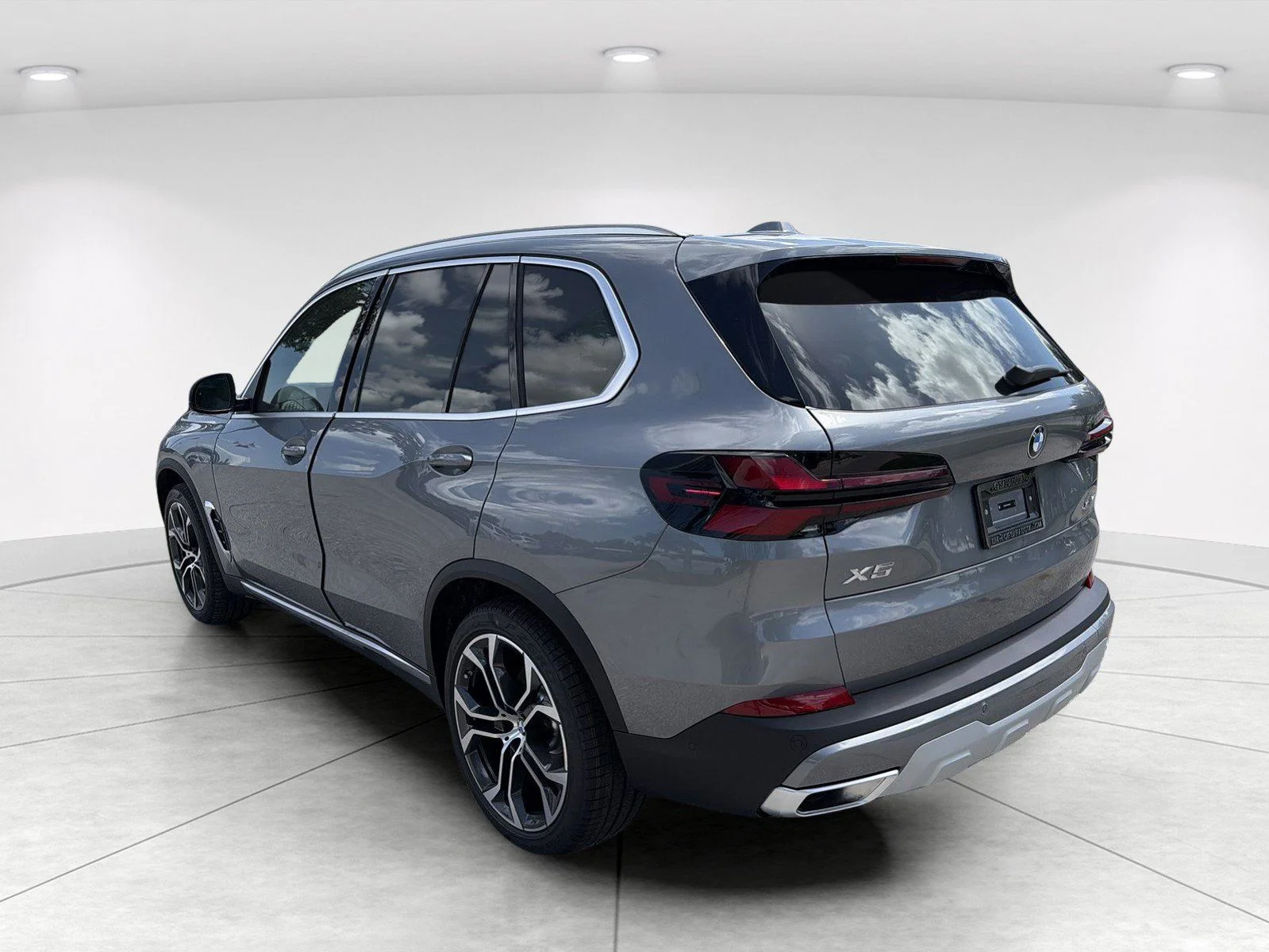 New 2026 Skyscraper Grey Metallic BMW xDrive40i image 6