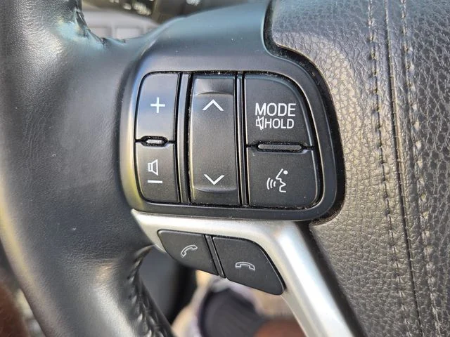 Used 2017 Silver Toyota XLE image 24