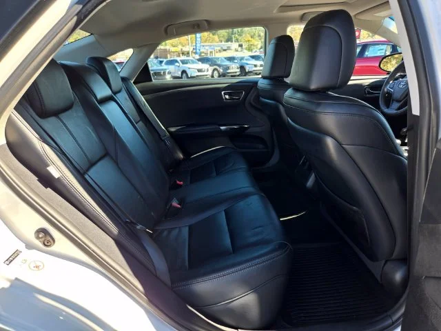 Used 2016 White Toyota XLE Premium image 20