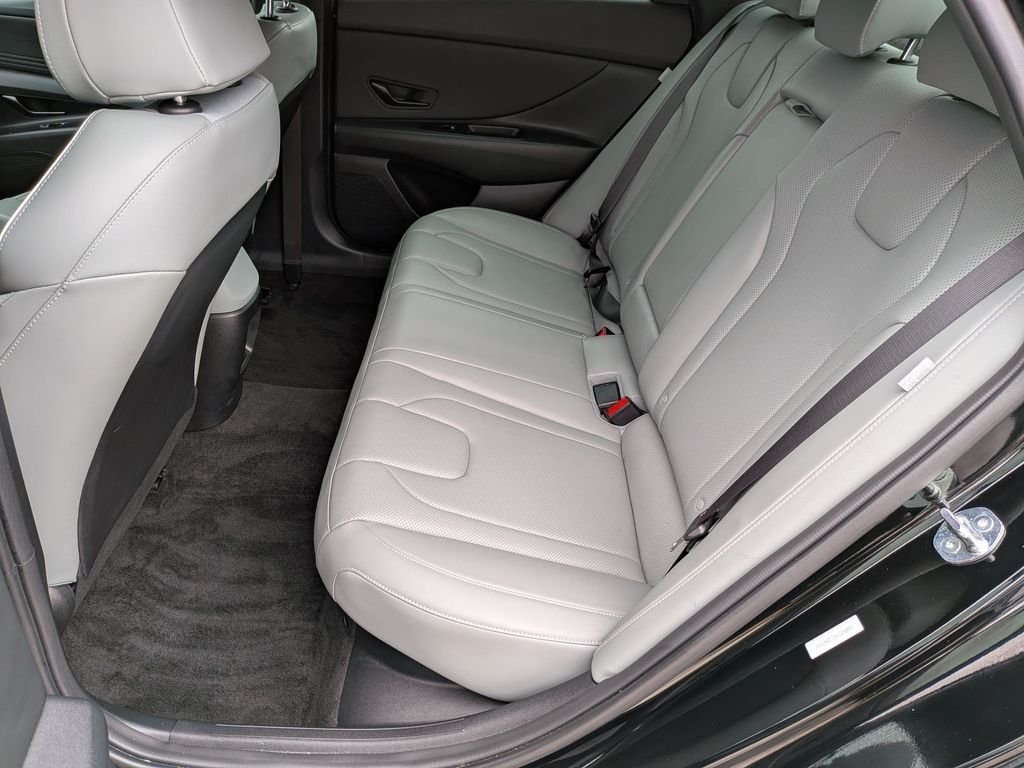 2025 Hyundai Elantra Limited - Photo 24