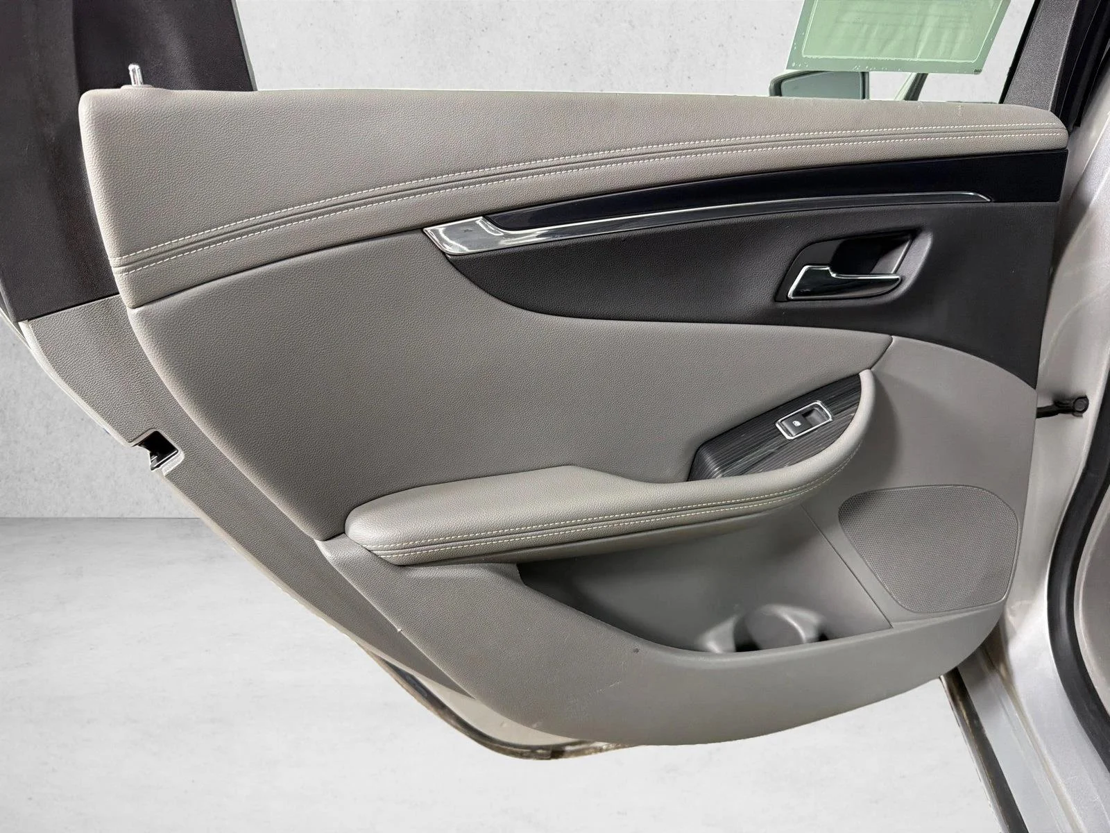 Used 2018 Beige Chevrolet Premier image 22