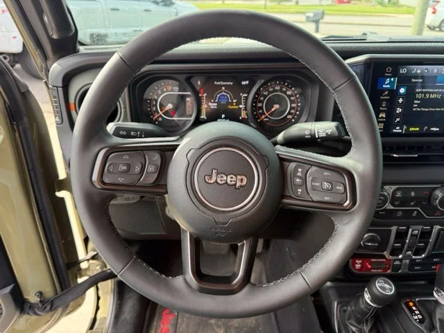 Used 2025  Jeep Mojave image 12
