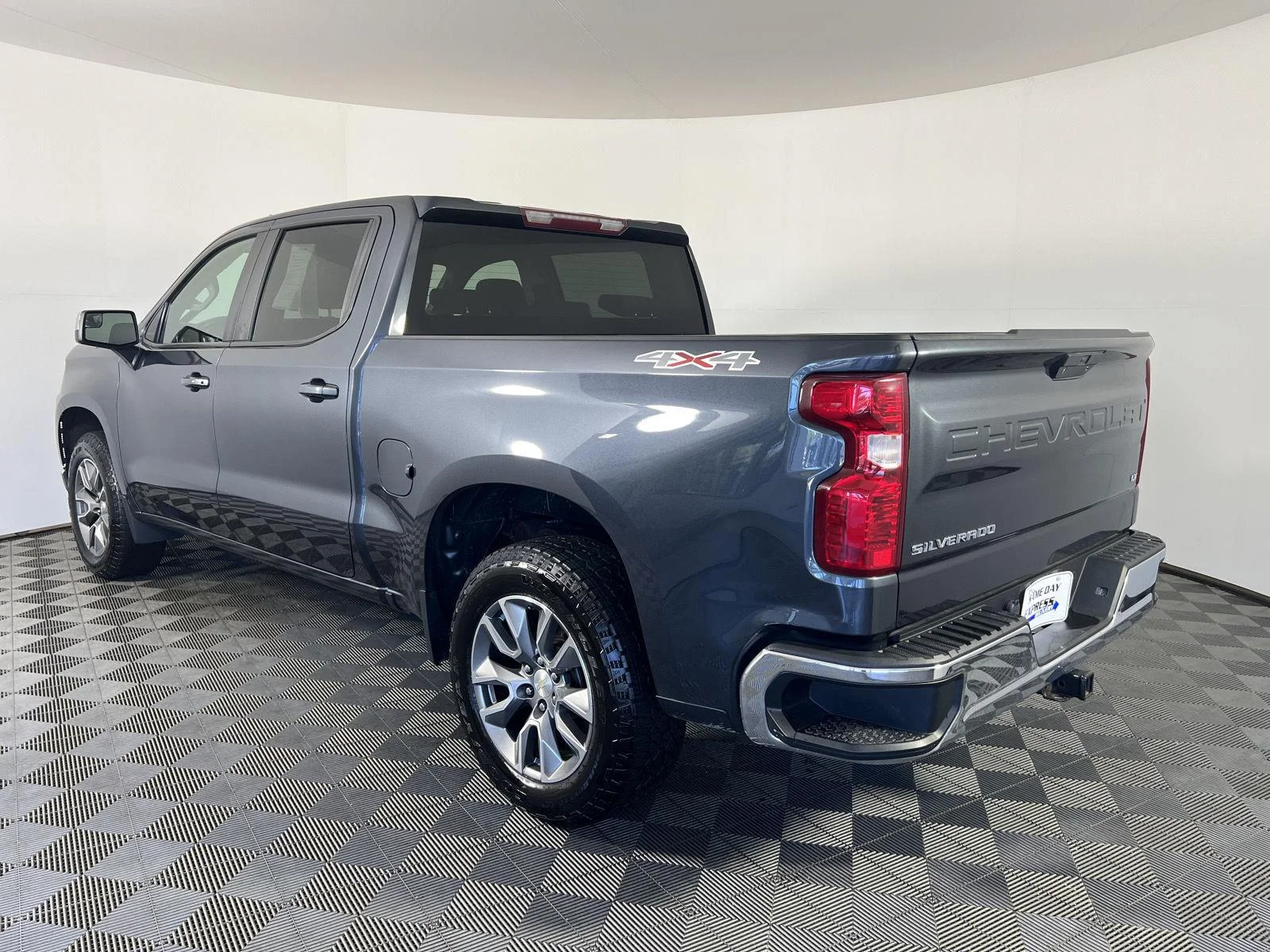 Used 2022 SHADOW GRAY METALLIC Chevrolet LT image 24