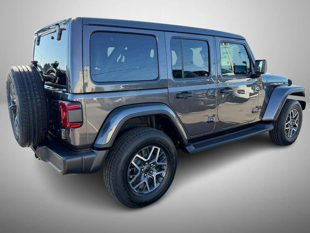 New 2026 Granite Crystal Metallic Clear-Coat Exterior Paint Jeep Sahara image 3