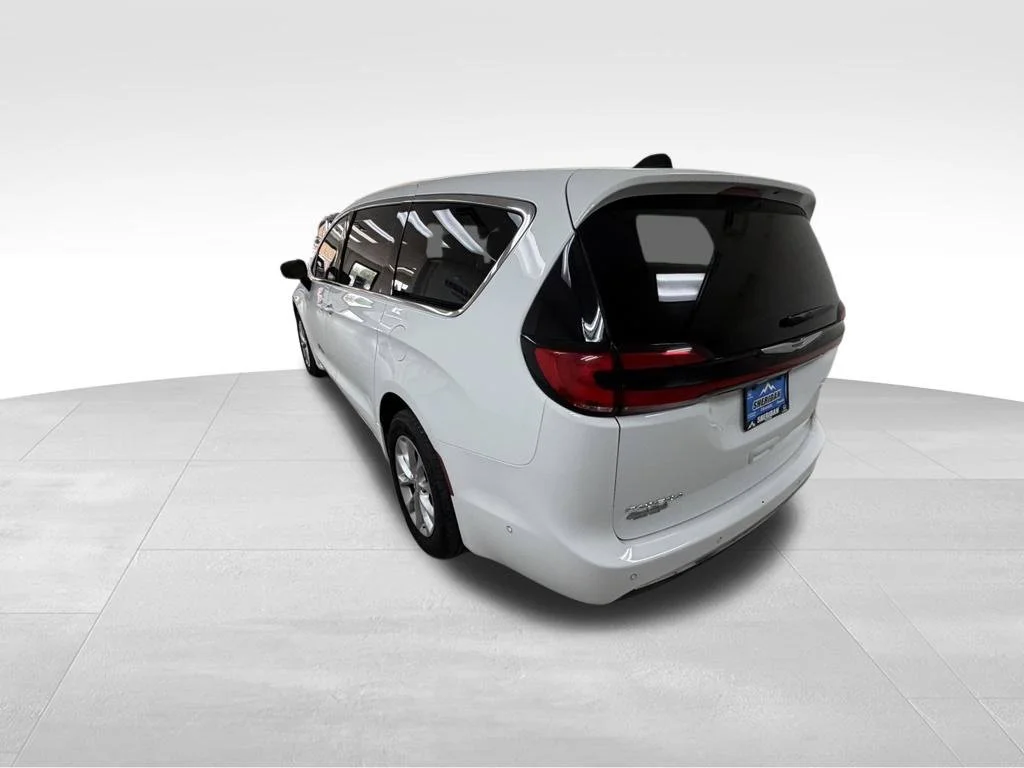 2024 Chrysler Pacifica Touring L - Photo 10