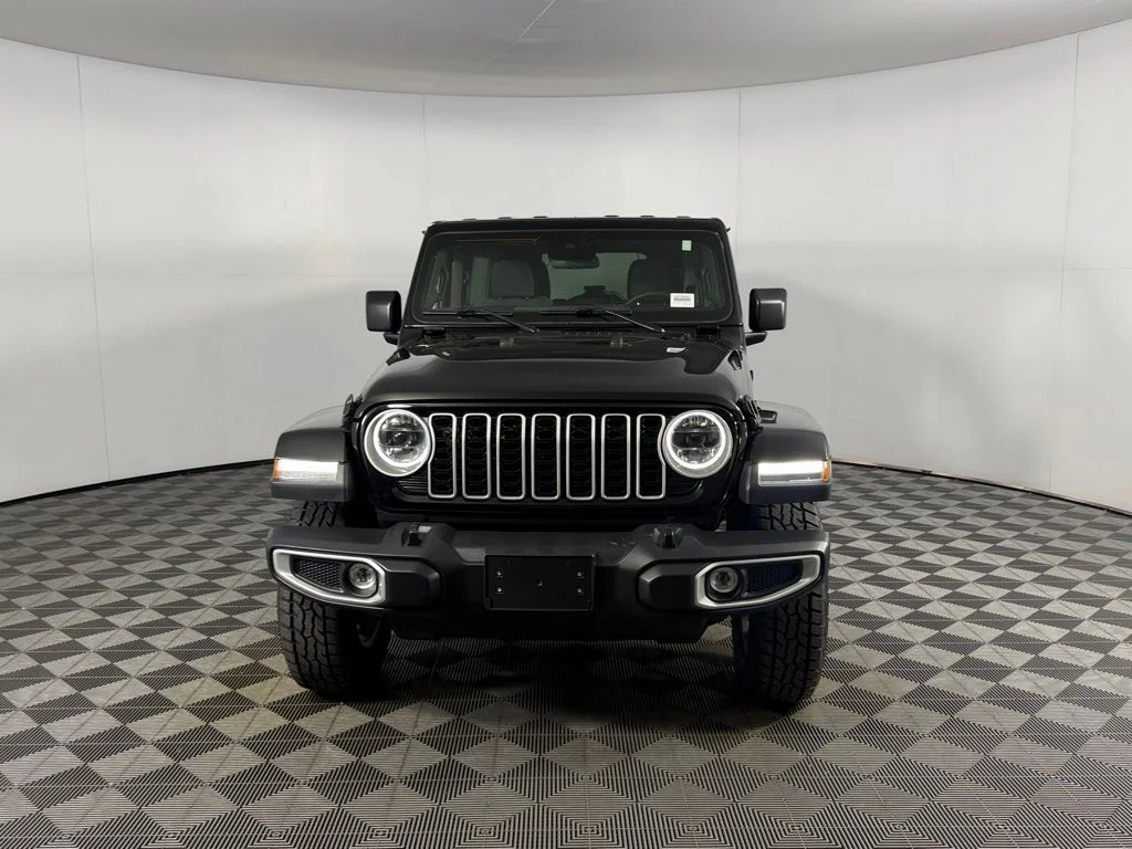 Used 2025 Black Jeep Sahara image 5