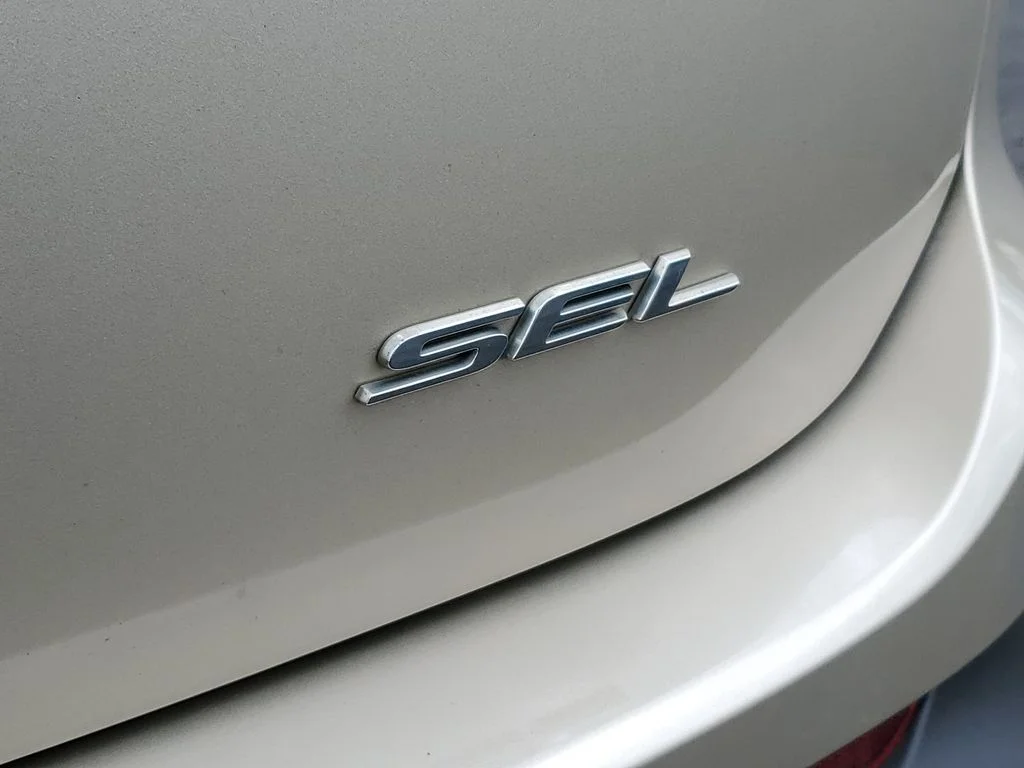 Certified Used 2018 White Gold Metallic Ford SEL image 32