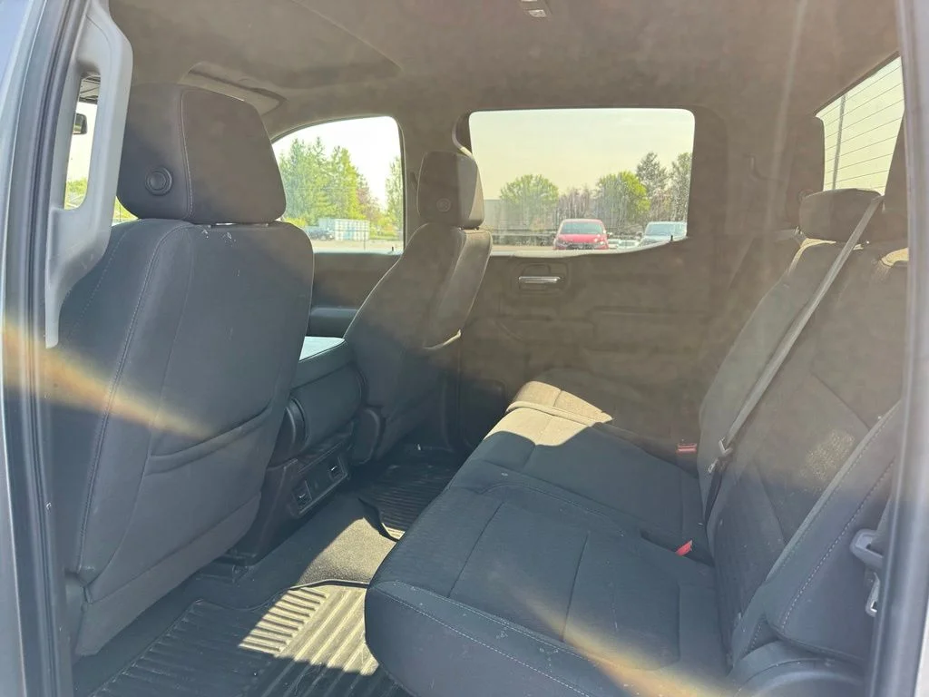 Used 2022 Satin Steel Metallic Chevrolet Custom image 18