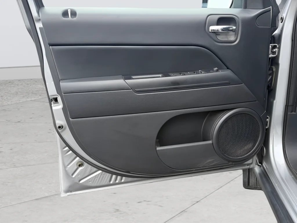 Used 2016 Silver Jeep Sport image 9