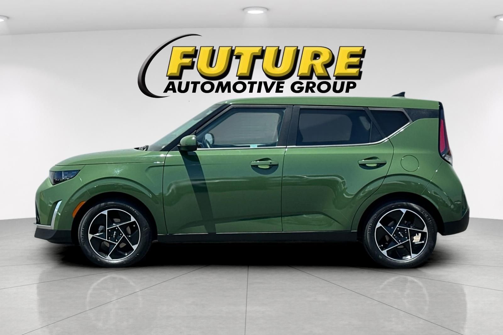 Used 2023 Green Kia EX image 7