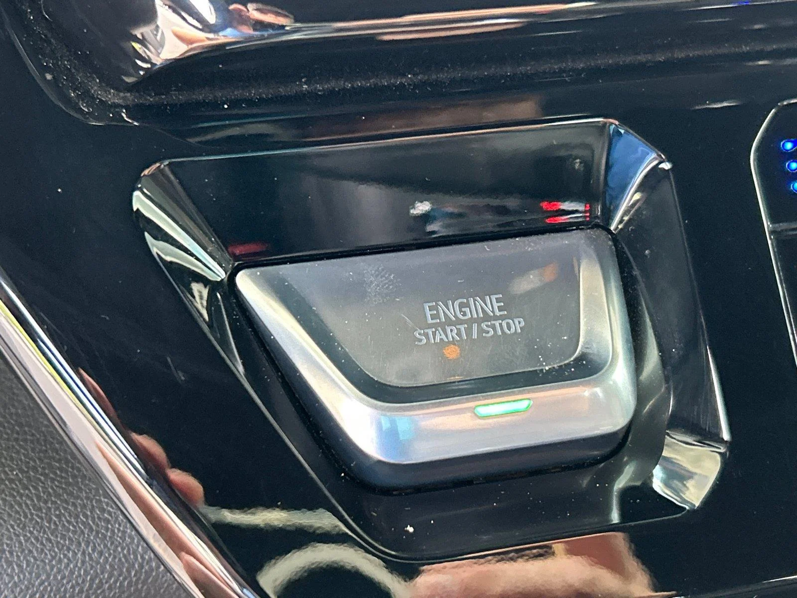 Certified Used 2025 Sterling Metallic GMC AT4 image 25