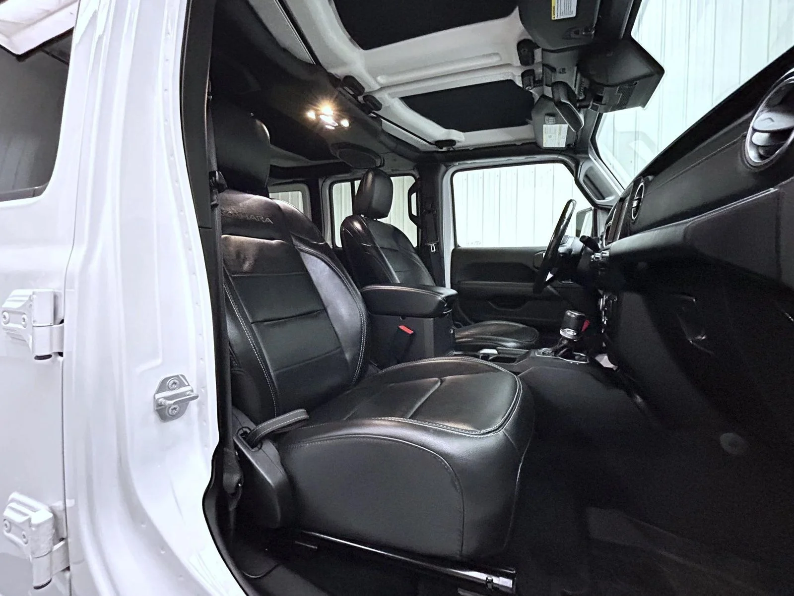 Used 2019 White Jeep Unlimited Sahara image 15