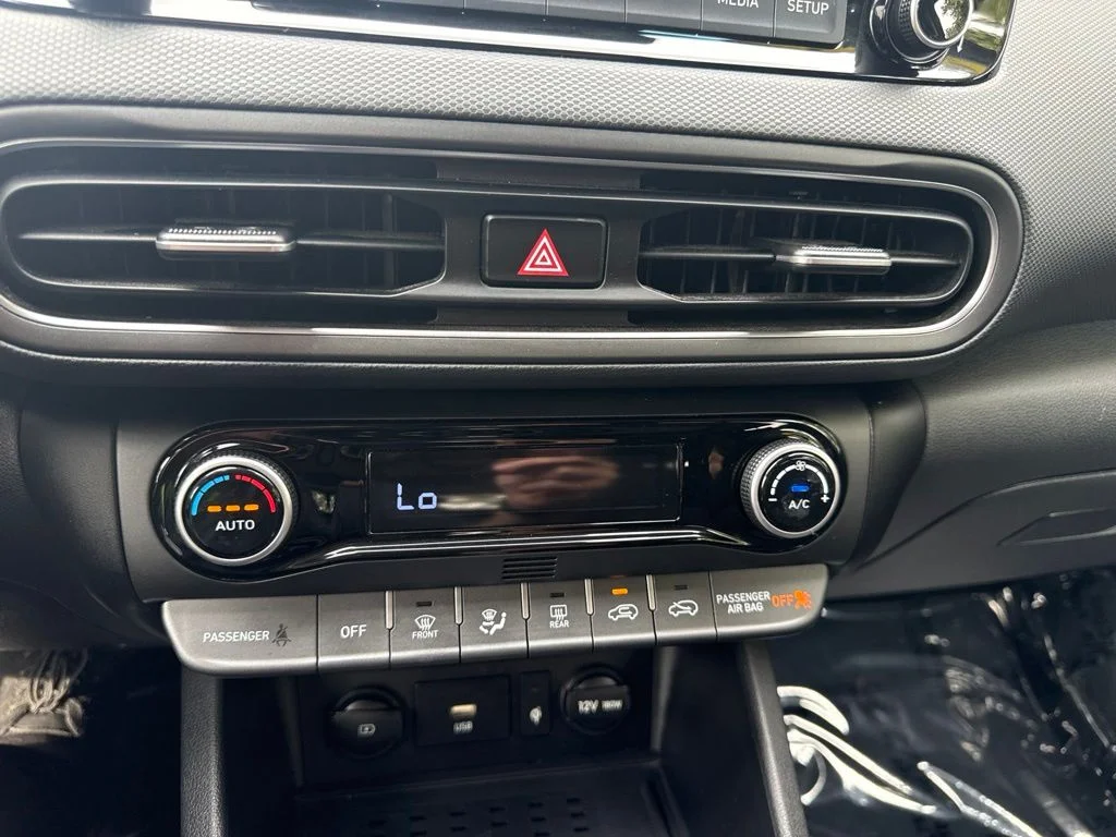 Used 2023 Abyss Black Hyundai SEL image 29