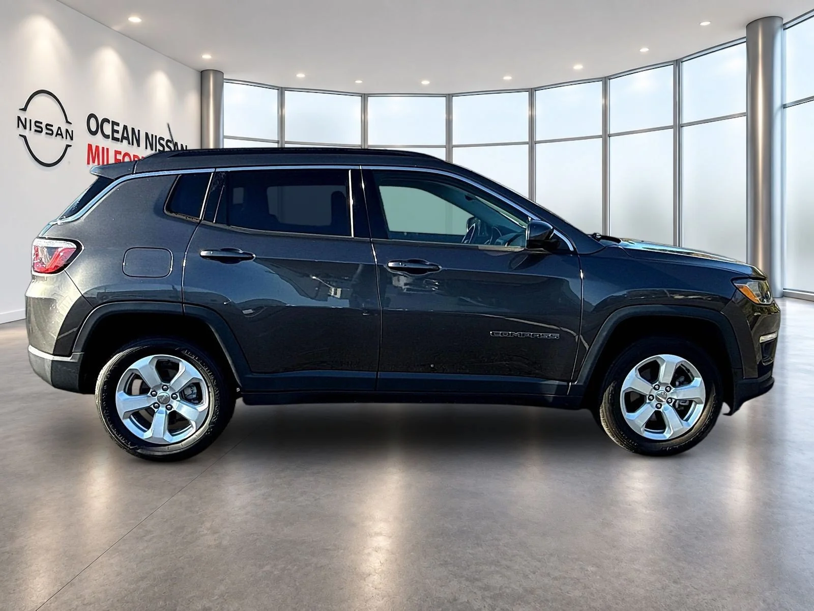 Used 2020 Crystal Metallic Jeep Latitude image 4
