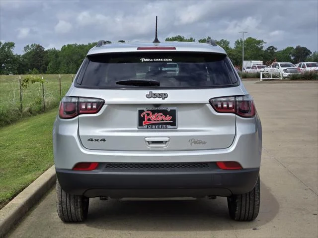 New 2026 Silver Zynith Metallic Clear-Coat Exterior Paint Jeep Latitude image 4