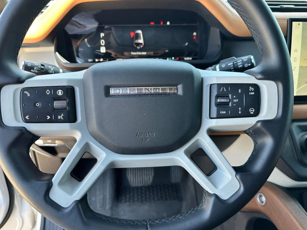 Used 2024 Blue Land Rover X-Dynamic SE image 12