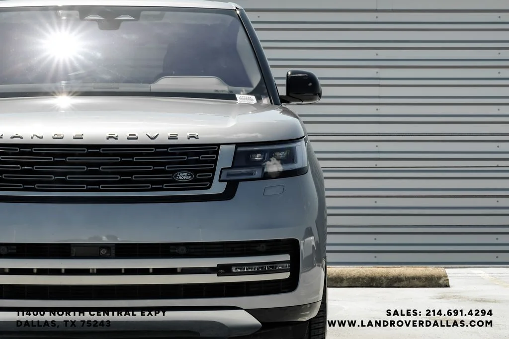 Used 2023 Grey Land Rover SE image 48