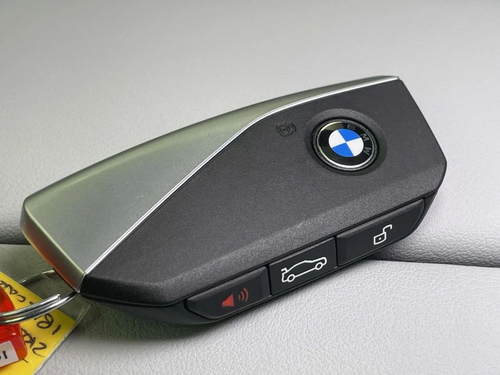 New 2026 Black BMW xDrive50e image 39