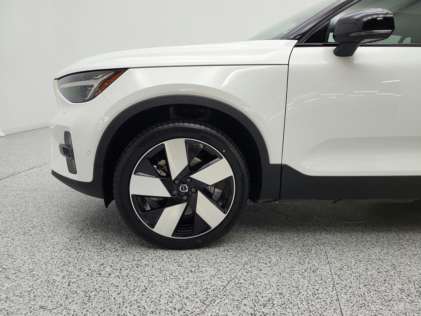 Used 2023 Crystal White Metallic Volvo Ultimate image 30