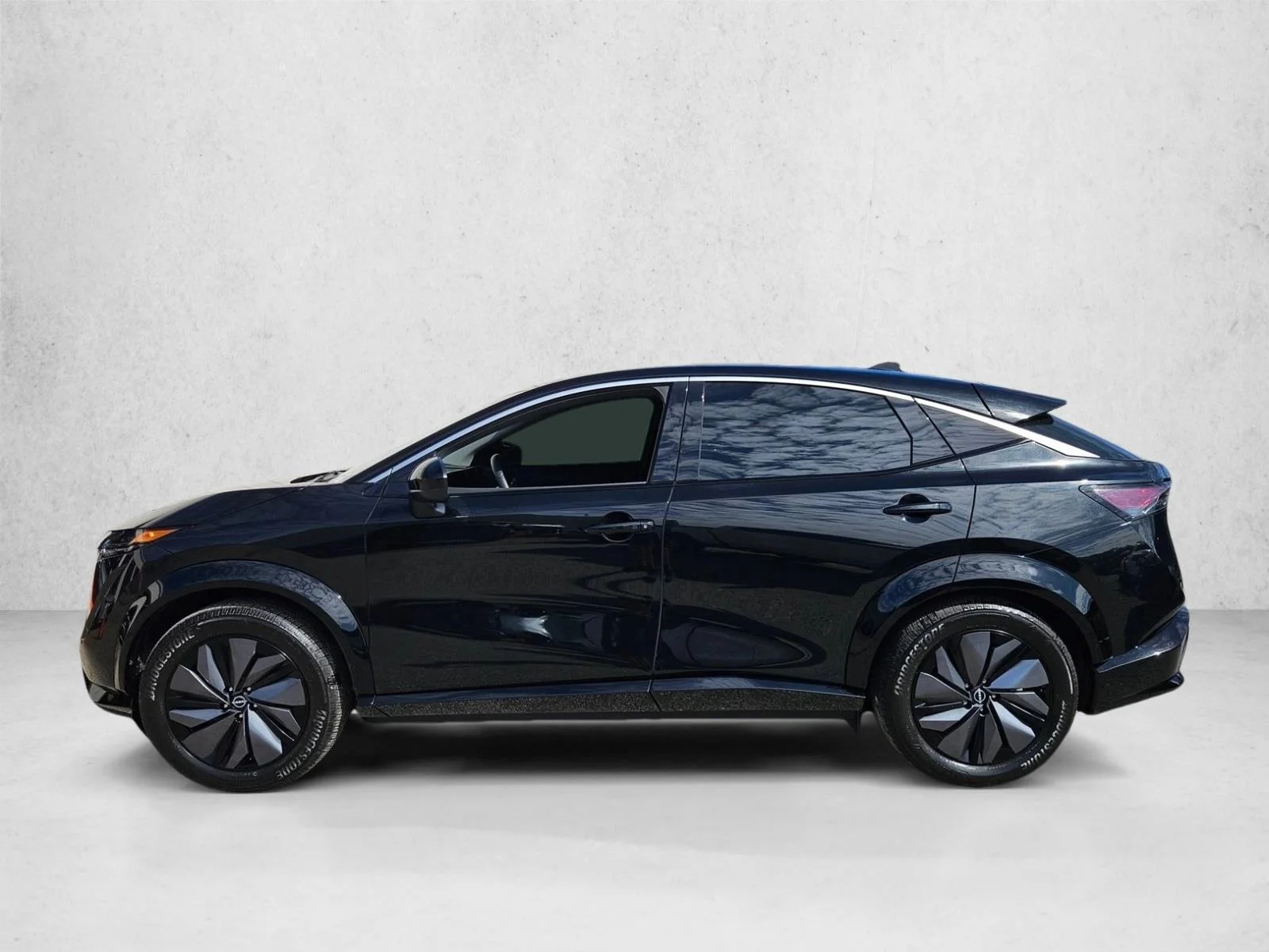 Used 2024 Black Diamond Pearl Nissan ENGAGE image 9