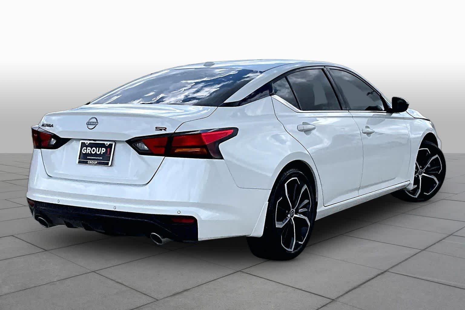 Used 2024 Pearl White Tricoat Nissan 2.5 SR image 12