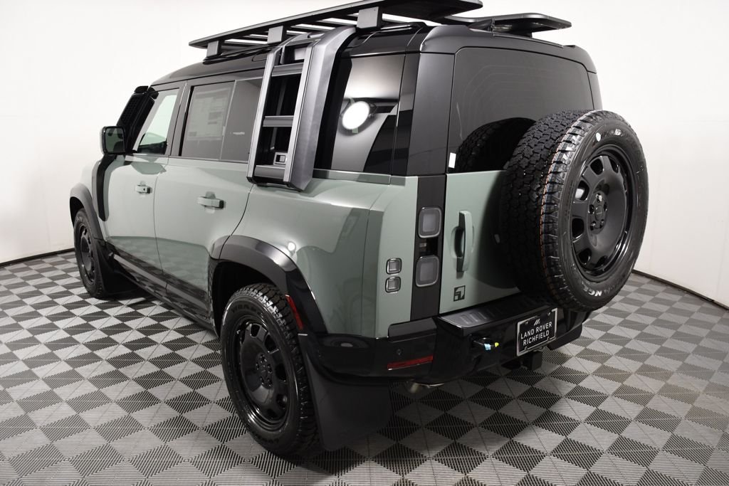 New 2026 Keswick Green Land Rover  image 4