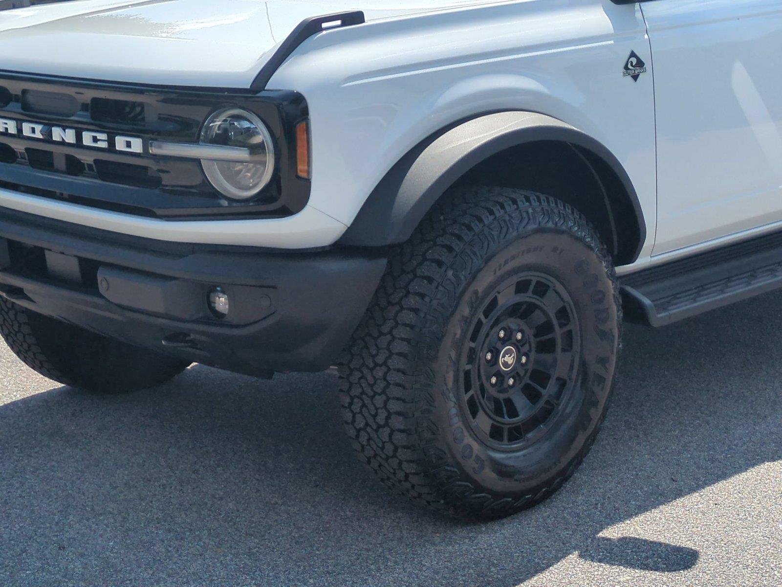 Used 2026 Oxford White Clearcoat Ford Outer Banks image 9