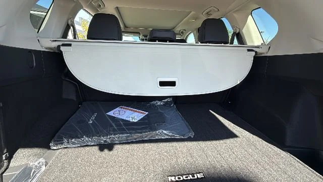 New 2026 Everest White Pearl TriCoat Nissan Dark Armor™ image 27