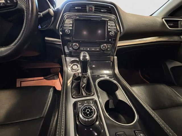 Used 2021 Red Nissan SV image 12