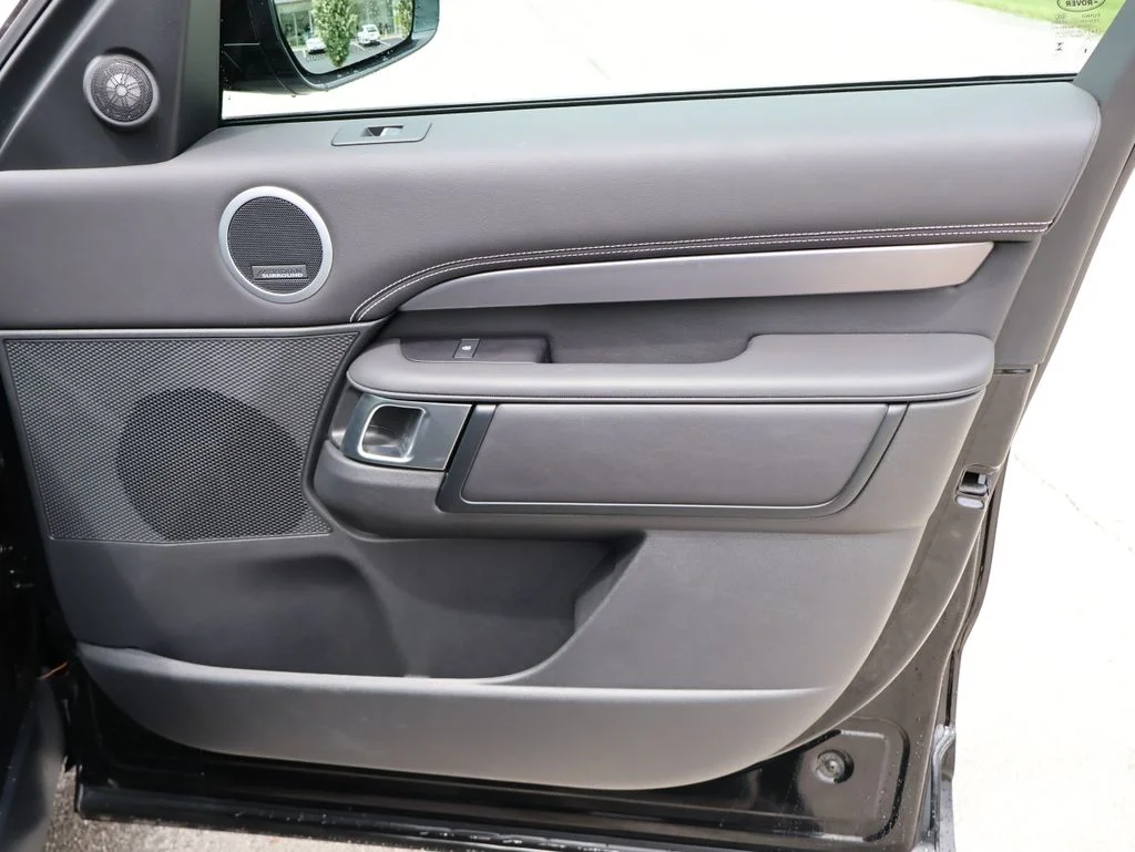 2025 Land Rover Discovery Metropolitan Edition - Photo 11
