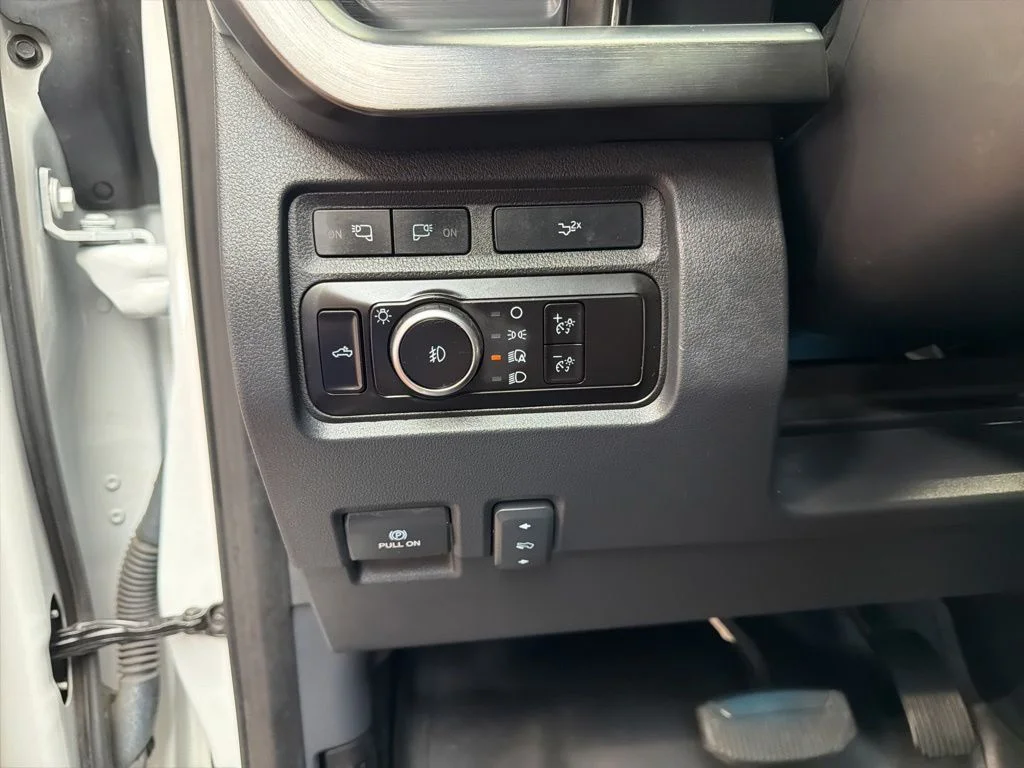 Used 2023 White Metallic / Camo Wrap Ford Lariat image 28