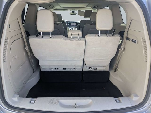 Used 2020 Silver Chrysler Limited image 12