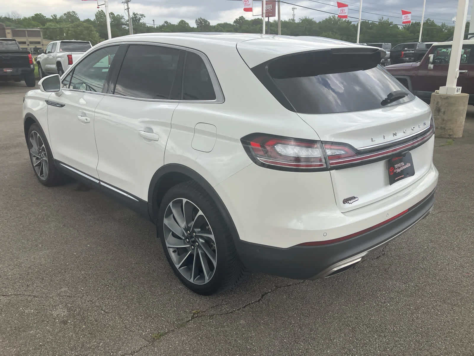 Used 2023 Pristine White Metallic Tri-Coat Lincoln Reserve image 5