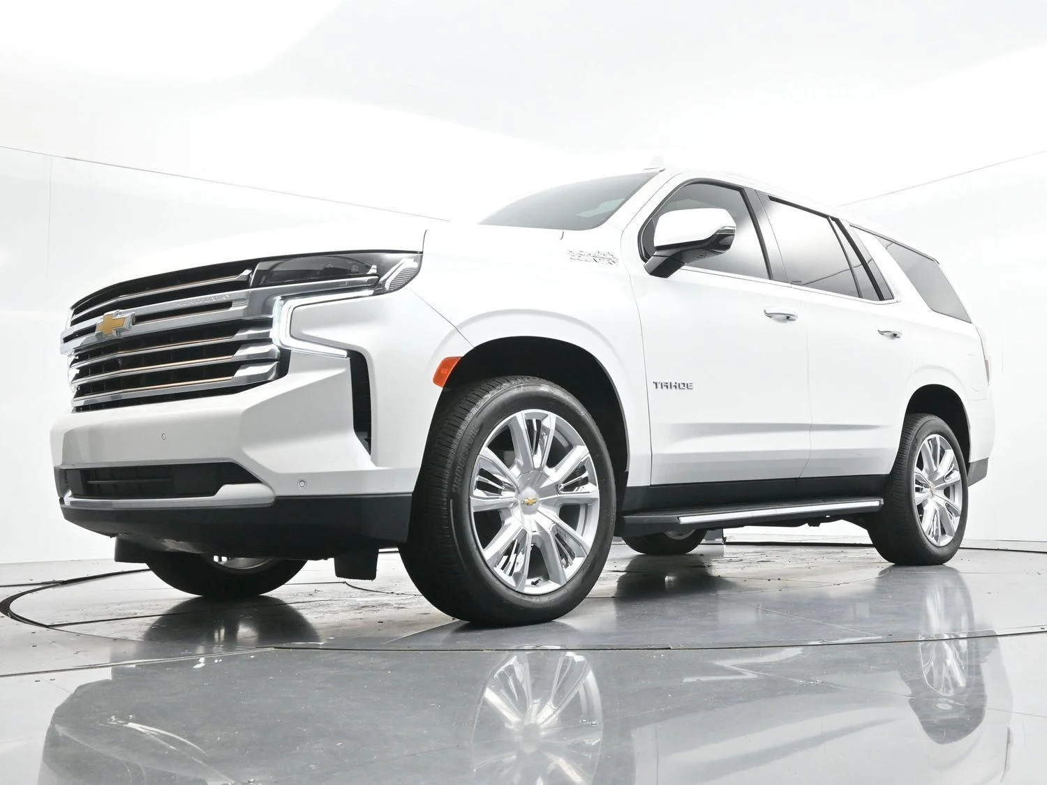 Used 2024 Iridescent Pearl Tricoat Chevrolet High Country image 48