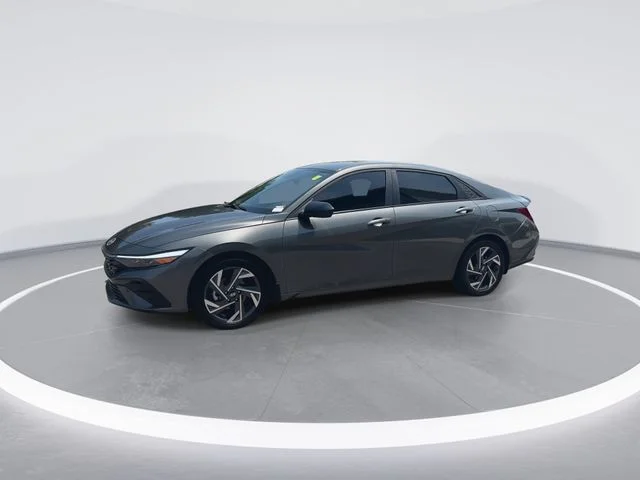 Used 2025 Gray Hyundai SEL Sport image 4