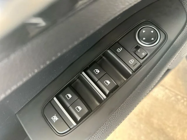 Used 2023 White Kia GT-Line image 17