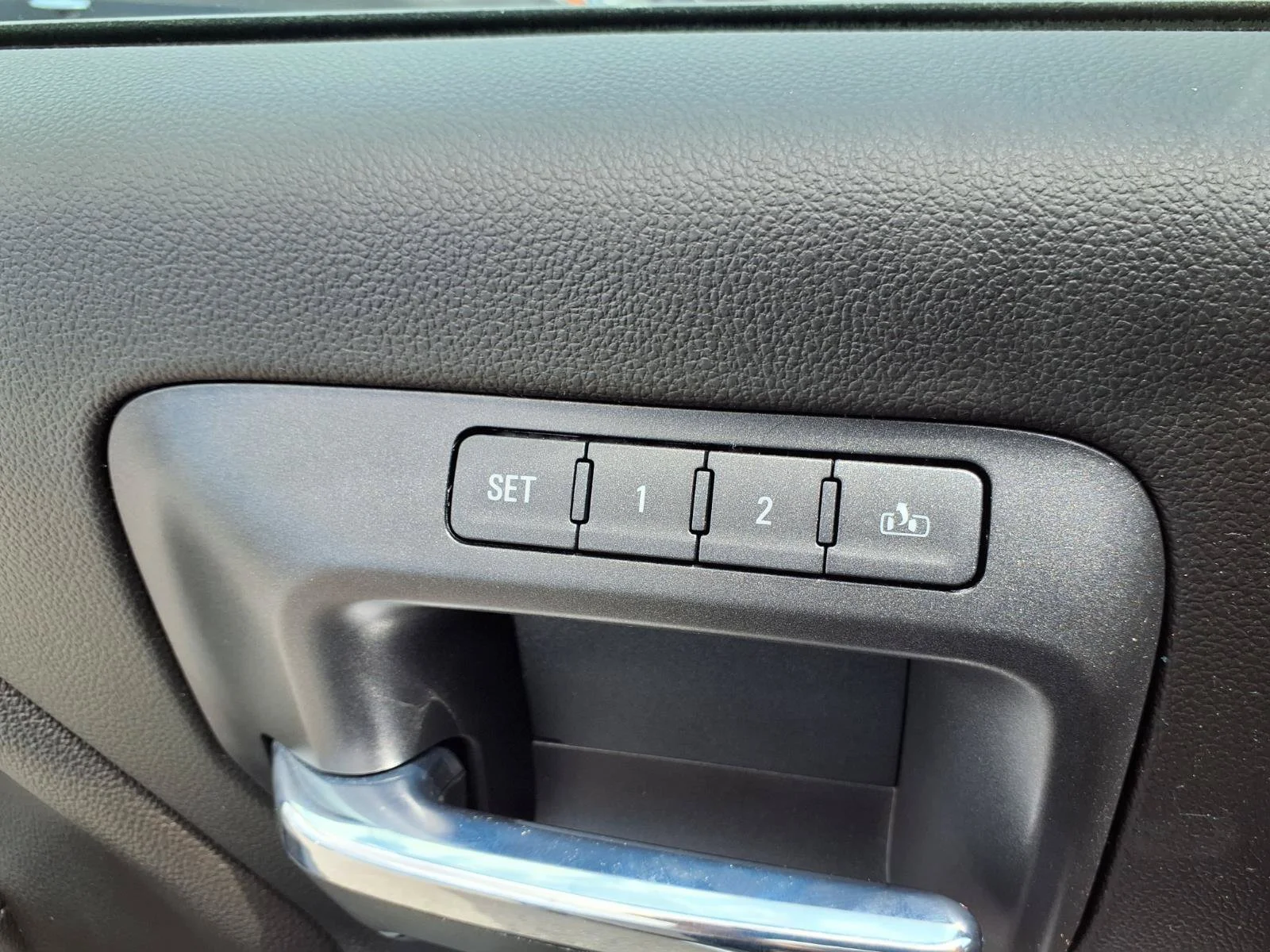 Used 2018 Onyx Black GMC SLT image 25