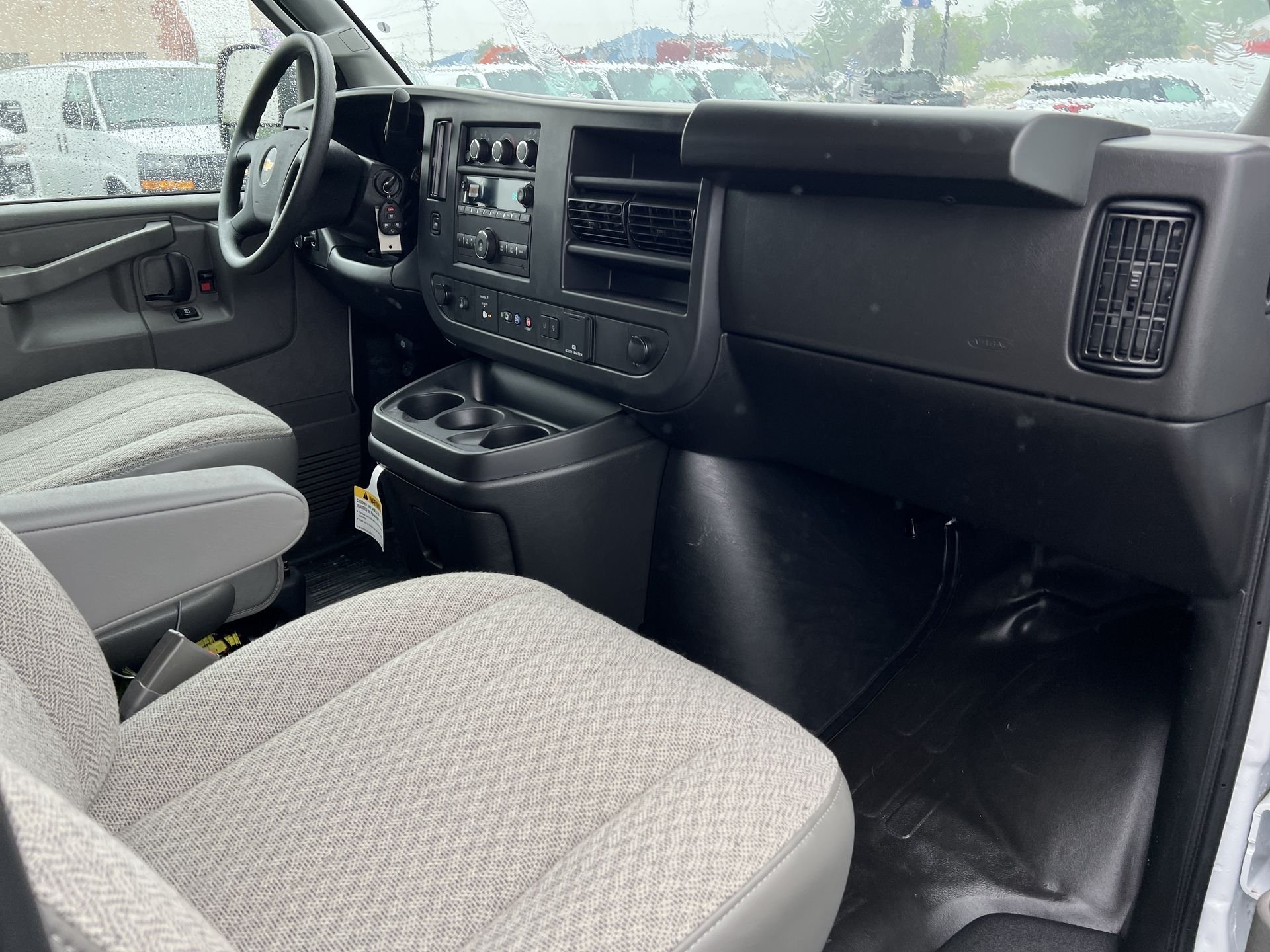 2025 Chevrolet Express Cargo Work Van - Photo 29