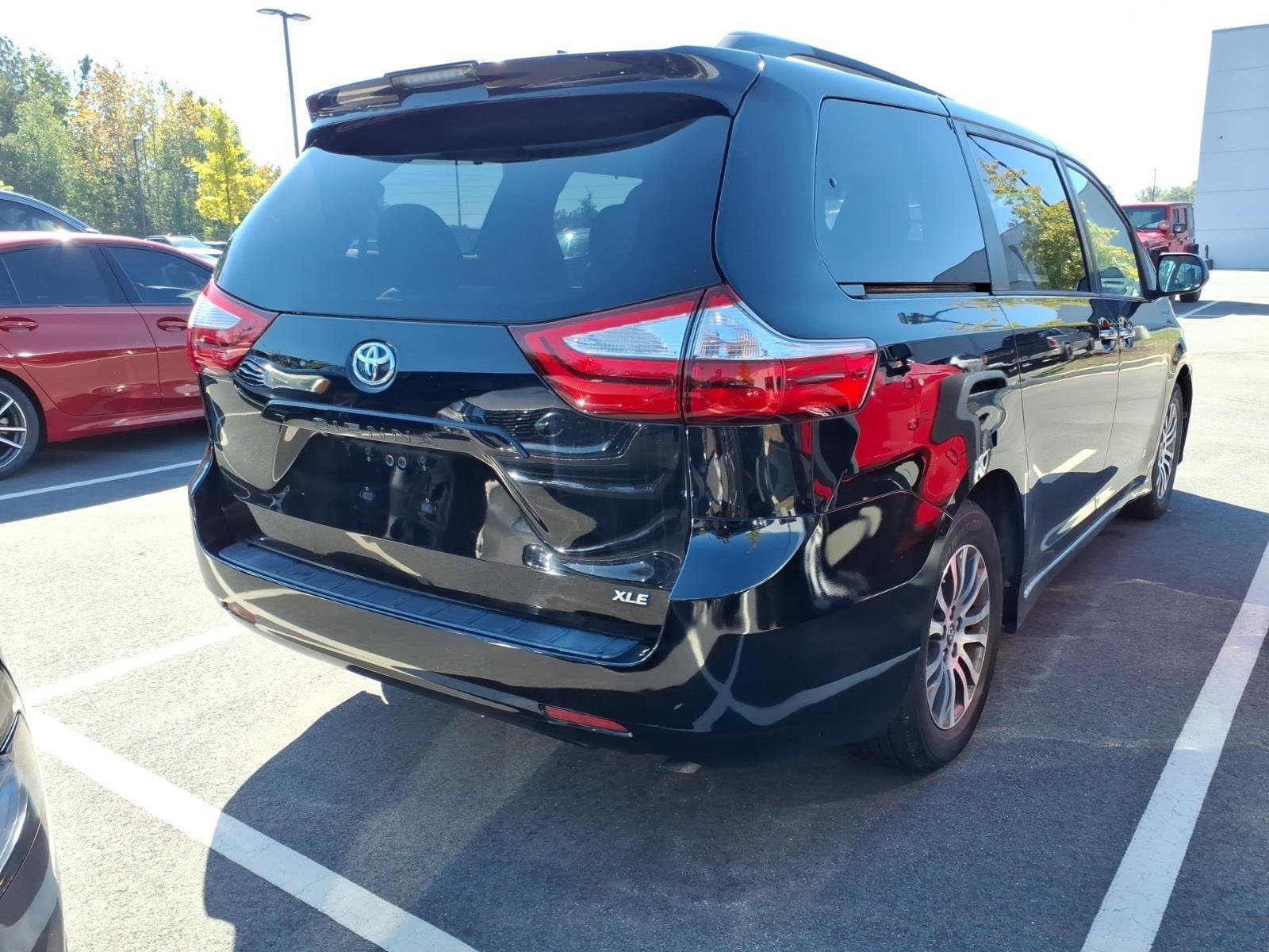 Used 2019 Midnight Black Metallic Toyota XLE image 9