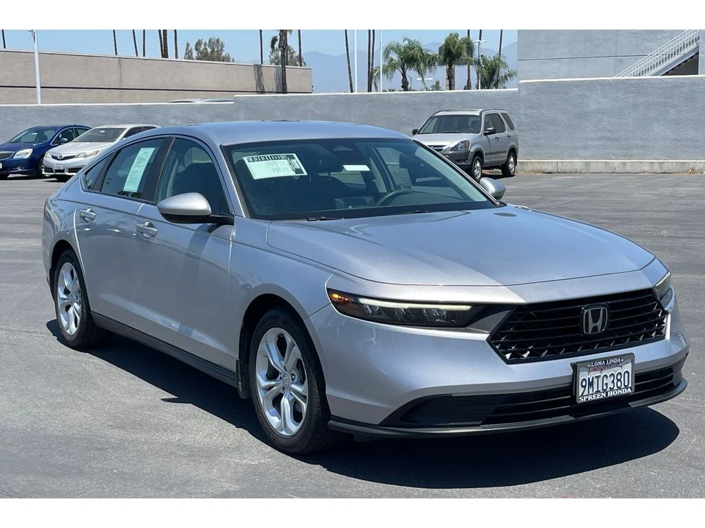 Used 2024 Solar Silver Metallic Honda LX image 8