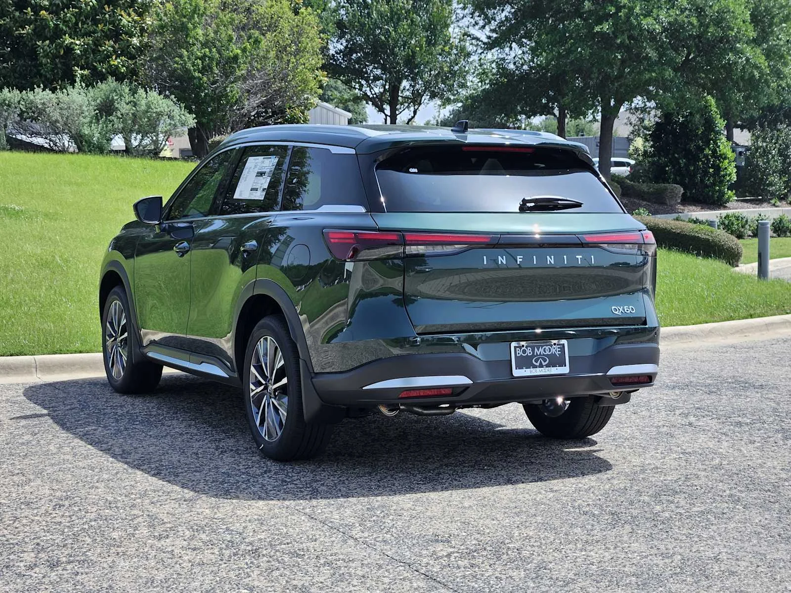 New 2026 DEEP EMERALD INFINITI Luxe FWD image 3