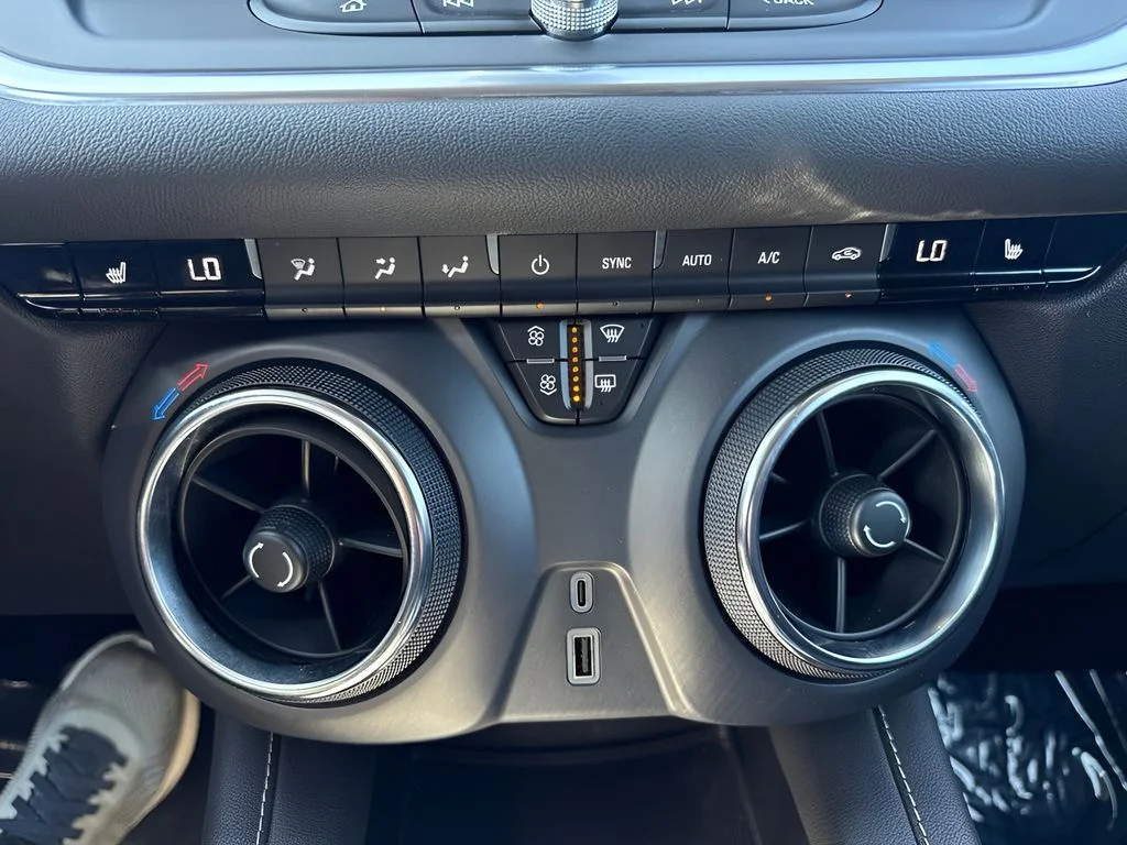 Used 2025 White Chevrolet LT image 15