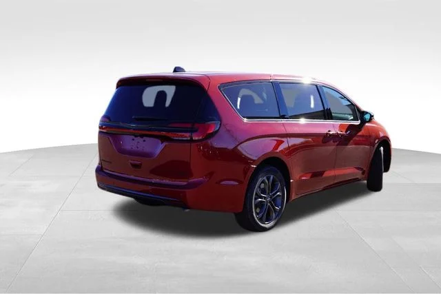 New 2026 Red Hot Pearl-Coat Exterior Paint Chrysler Select image 3