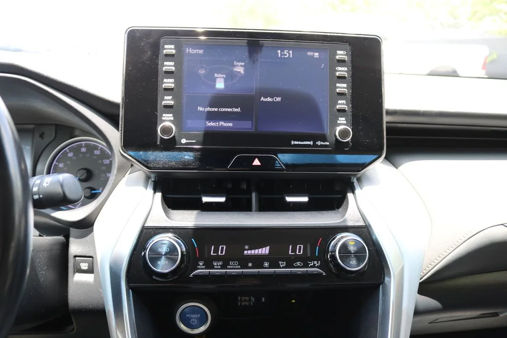 Used 2021 White Toyota LE image 23