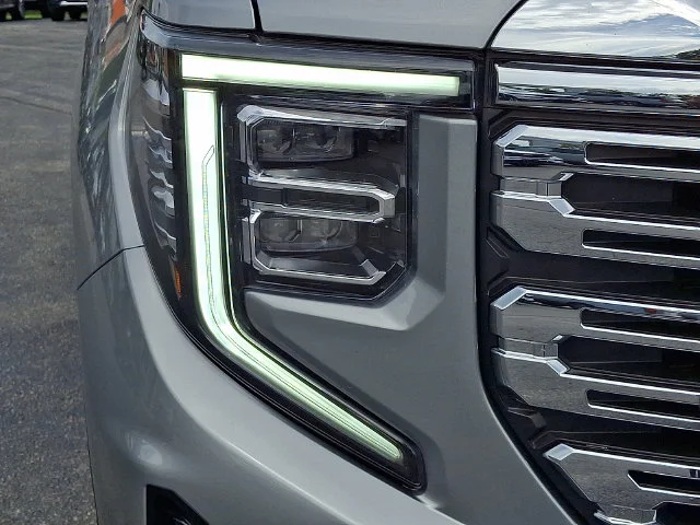 Used 2023 Silver GMC Denali image 9