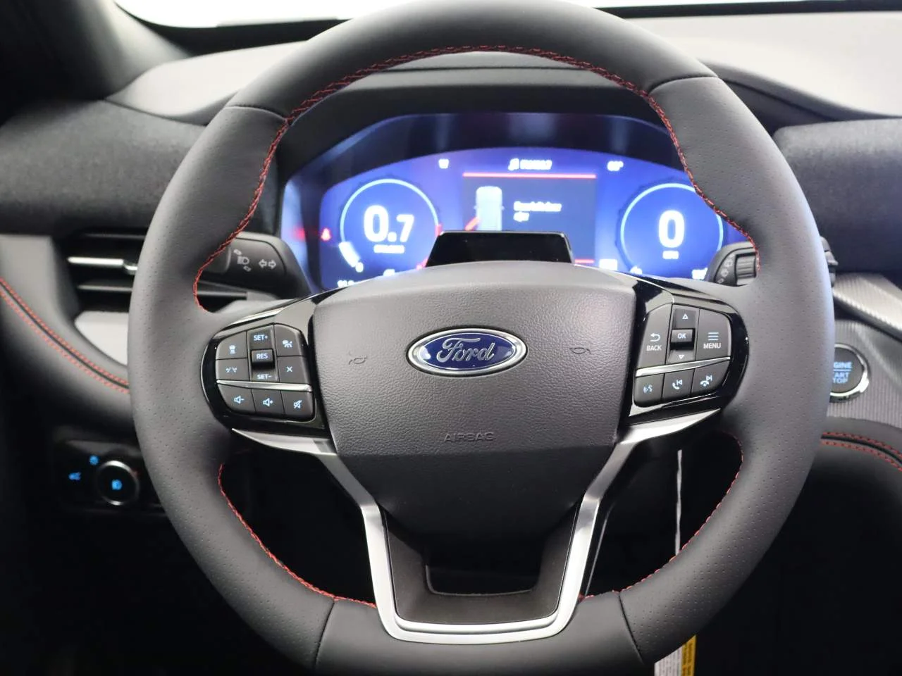 New 2026 Star White Metallic Tri-Coat Ford ST-Line image 13