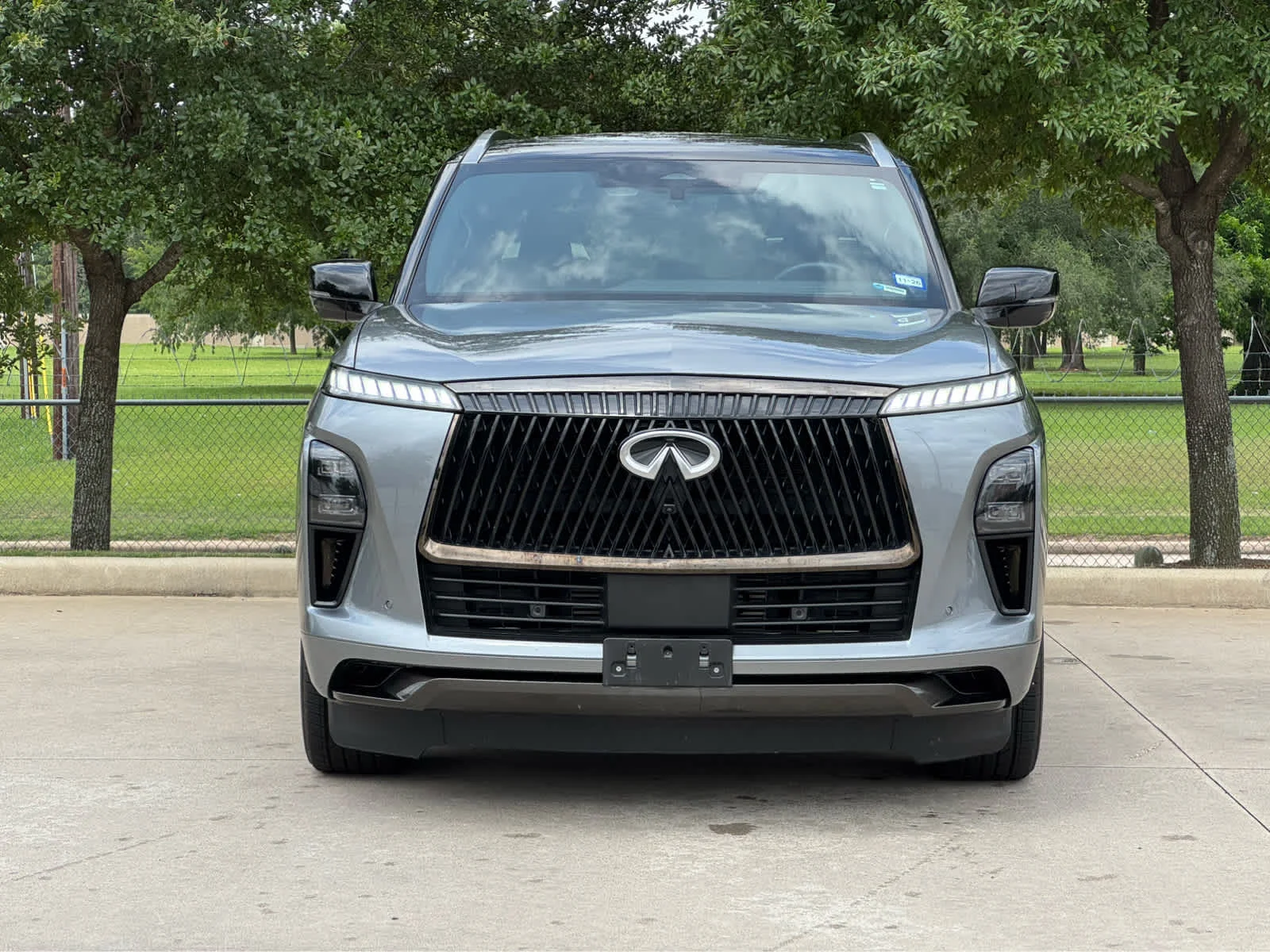 Certified Used 2025 Dynamic Metal/Black Obsidian INFINITI AUTOGRAPH image 2