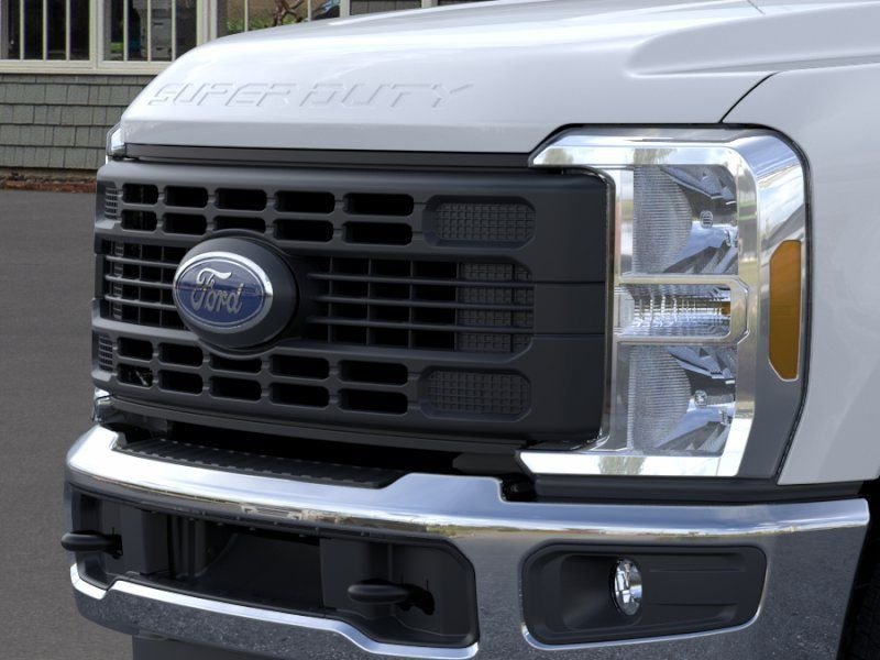 New 2026 Oxford White Ford XL image 17